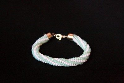 zelený náramek.jpg